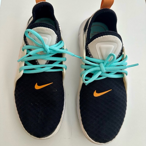 Nike Training Shoe - Picture 3 of 5